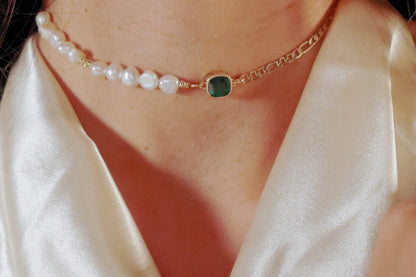 Emerald Figaro Chain Choker Necklace with Pearl