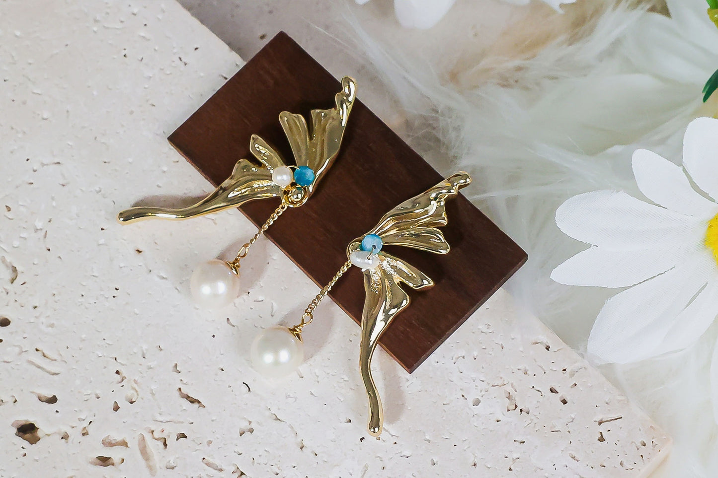 Gold Butterfly Freshpearl Dangle Earring