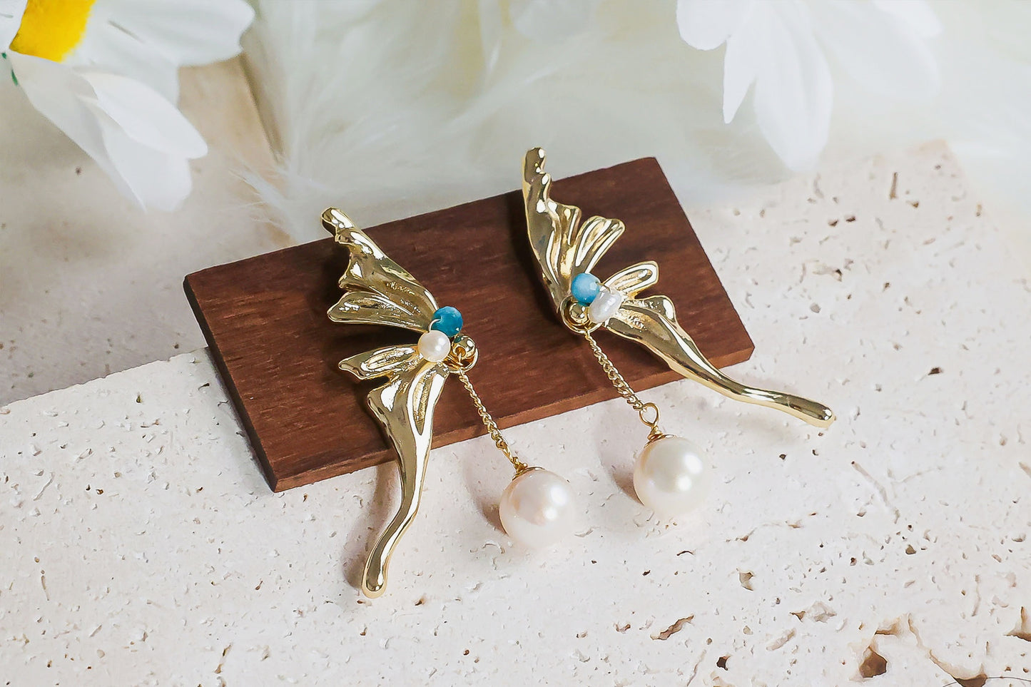 Gold Butterfly Freshpearl Dangle Earring