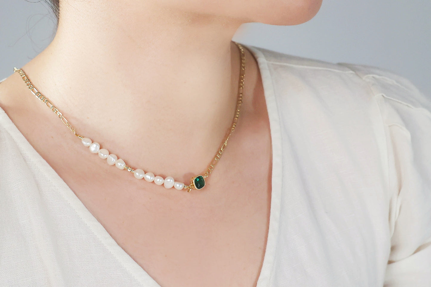 Emerald Figaro Chain Choker Necklace with Pearl