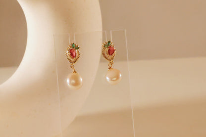 Vintage Style Crystal Stud Earrings with Freshwater Drop