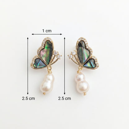 Size and dimensions guide for Aura Papillon abalone butterfly and baroque pearl earrings, showing 2.5cm length.
