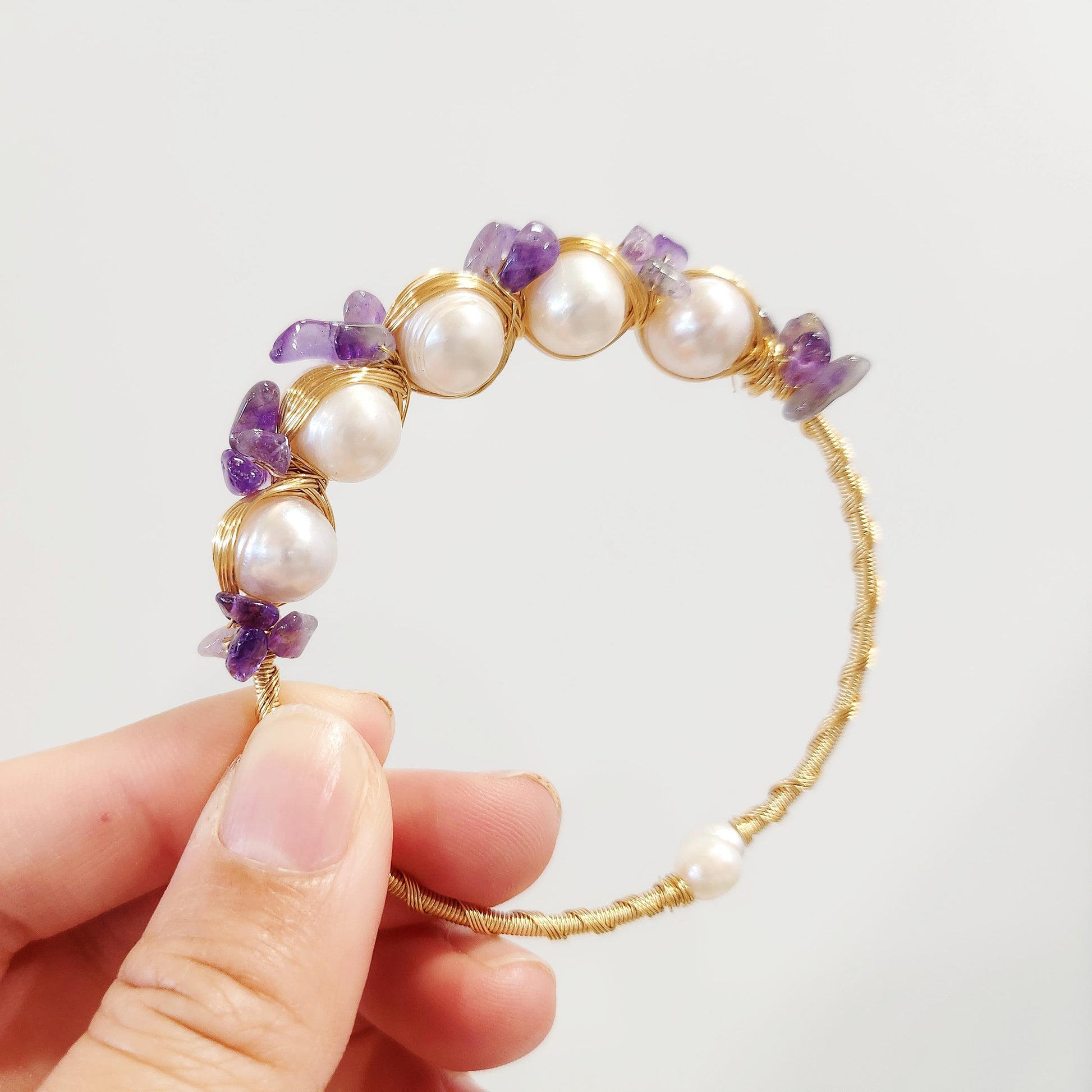 Natural Pearl Bangle with Amethyst, Gold Wire Wrap Bracelet, February Birthstone Jewelry, Wedding Jewelry, Birthday Gift, Gift for Her