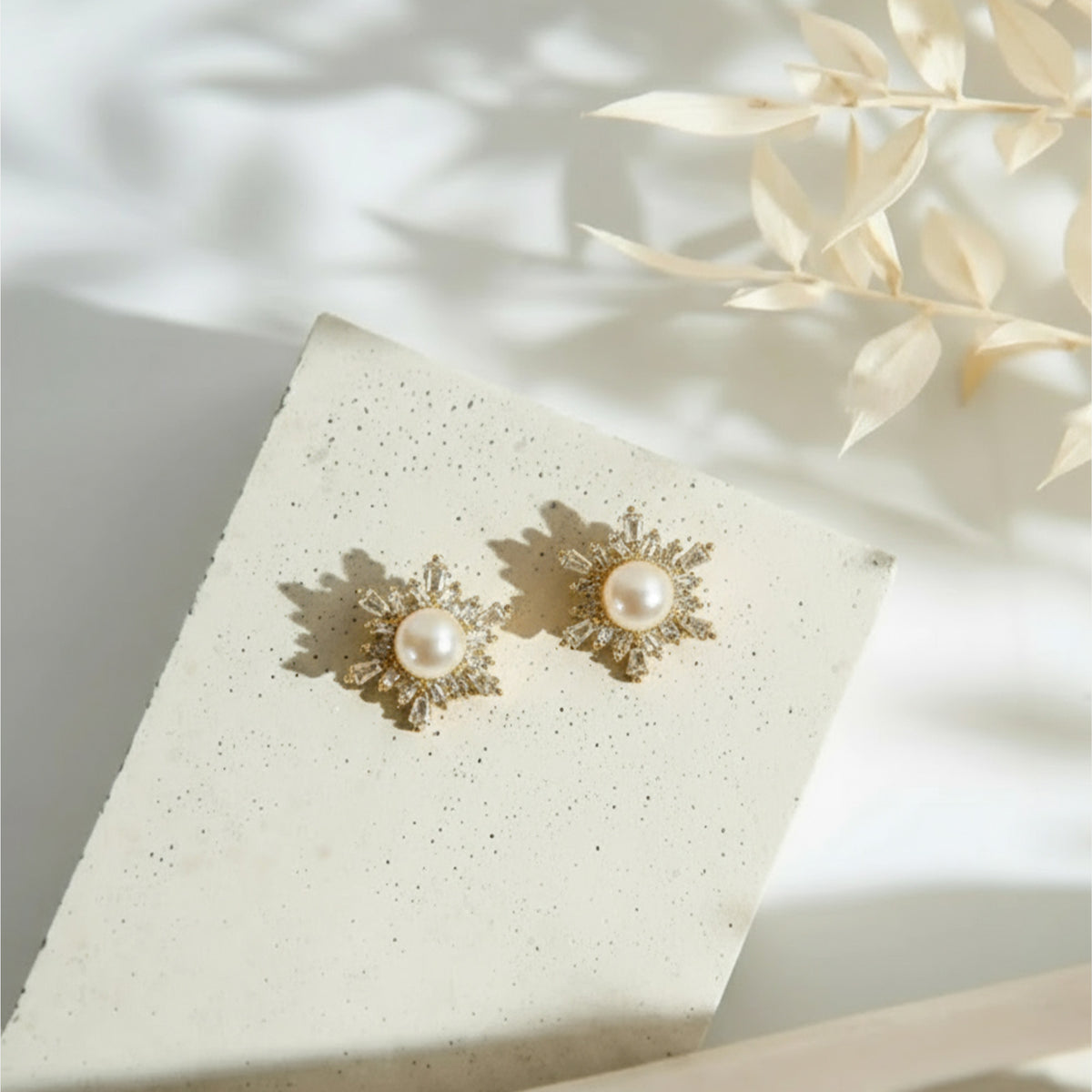 Christmas Snowflake Earrings - Freshwater pearl Gold Ear Studs