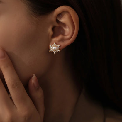 Christmas Snowflake Earrings - Freshwater pearl Gold Ear Studs