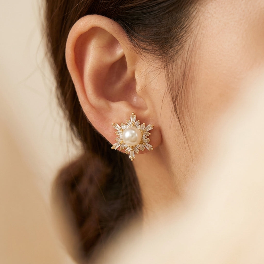 Christmas Snowflake Earrings - Freshwater pearl Gold Ear Studs