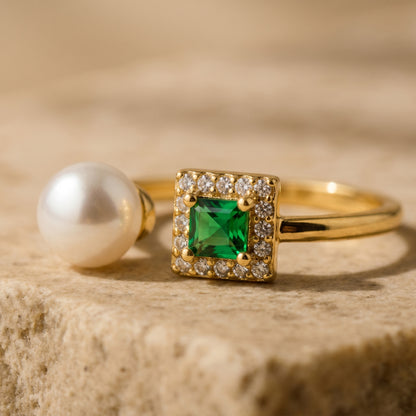 ring-details.jpg	Detailed macro view of the adjustable band and natural freshwater pearls on The 'Muse' ring.