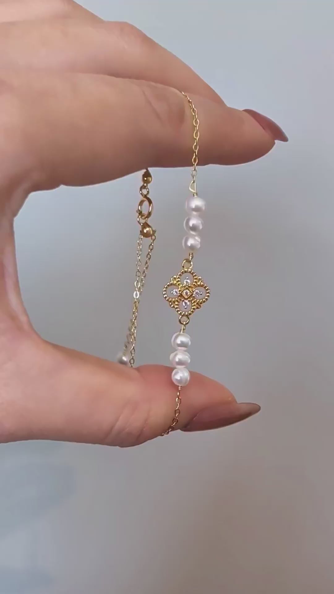 aurelia-vintage-pearl-bracelet-worn-lifestyle-video